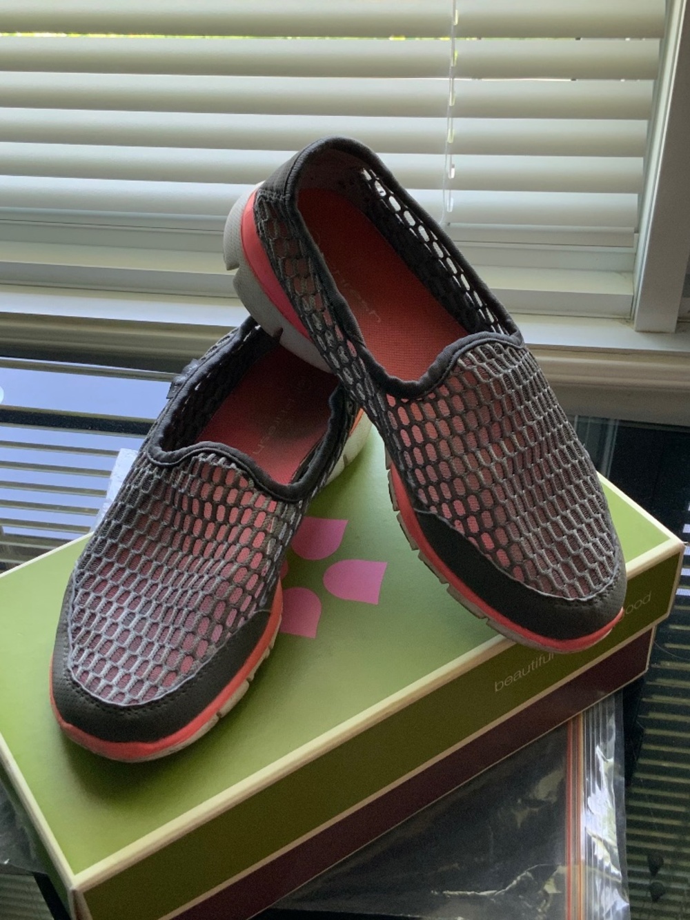 Women’s summer sneakers, size 6, colour grey, pink, white